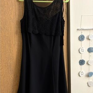 Elegant Black Scallop Lace Midi Dress